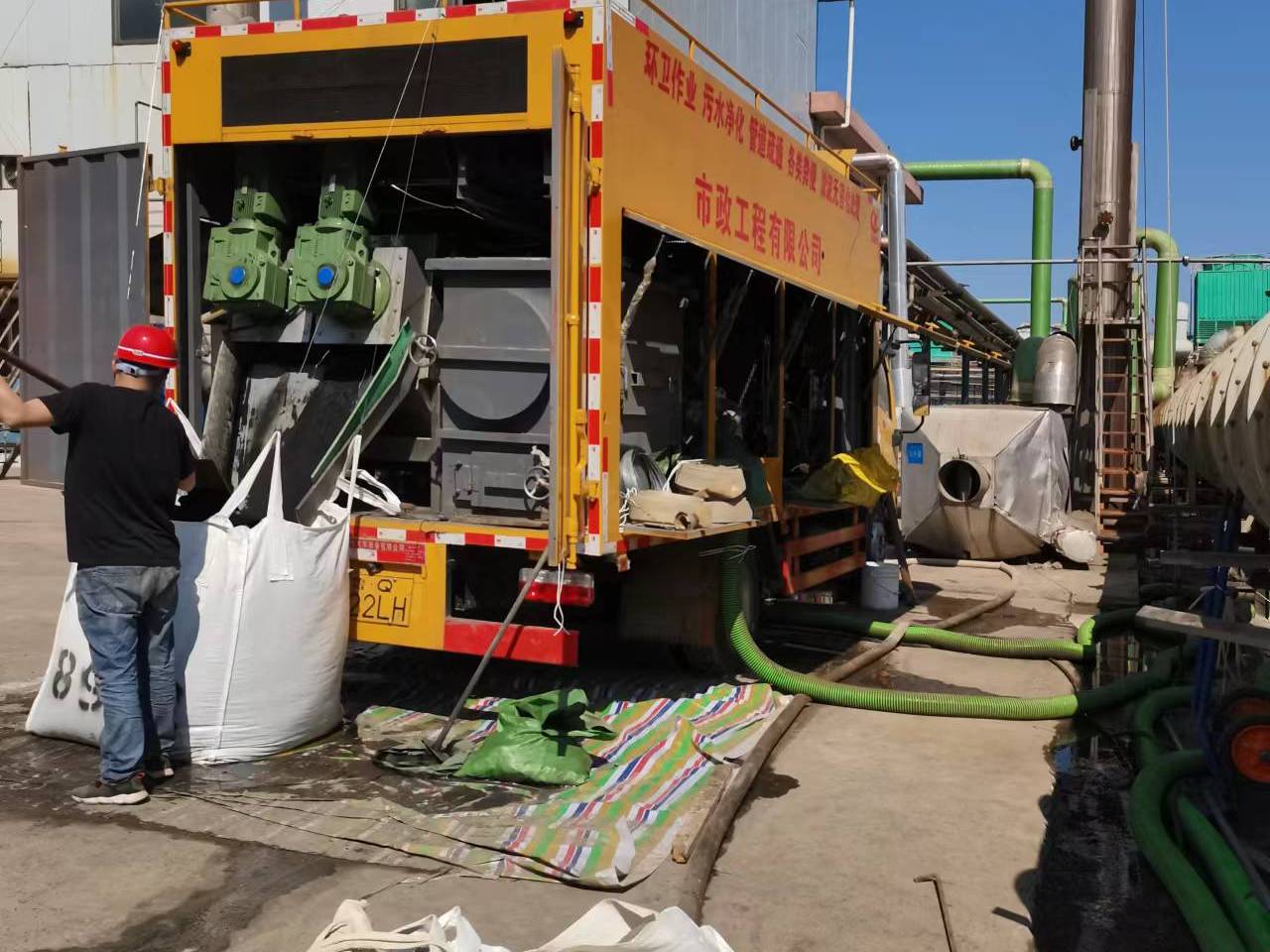 红岗淤泥压干处理